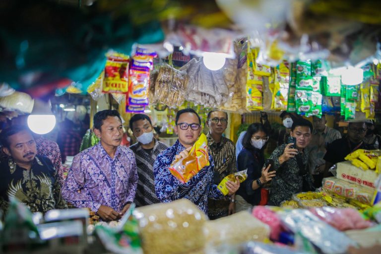 Sidak Minyakita, Bima Arya Ngubek-ngubek Pasar Tradisional