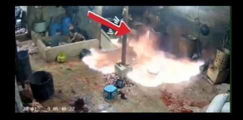 Video Viral Detik-detik Api Menjalar Seperti Ombak Membakar Dapur, Serem!