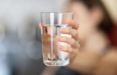 5 Tips Mencegah Dehidrasi Selama Bulan Puasa, Banyak Minum Air Putih