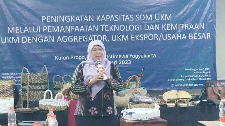 Asisten Deputi Pengembangan SDM UKM Deputi Bidang UKM KemenKopUKM Dwi Andriani Sulistyowati