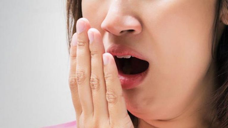 6 Cara Ampuh Mengatasi Bau Mulut selama Puasa dan Penyebabnya