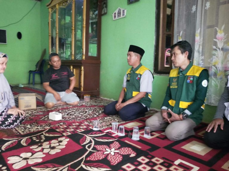 Baznas Kota Bogor Serahkan Bantuan ke Korban Kebakaran Depo Pertamina