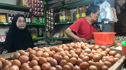 Harga Telur di Pasar Cibinong Naik Rp 2.000