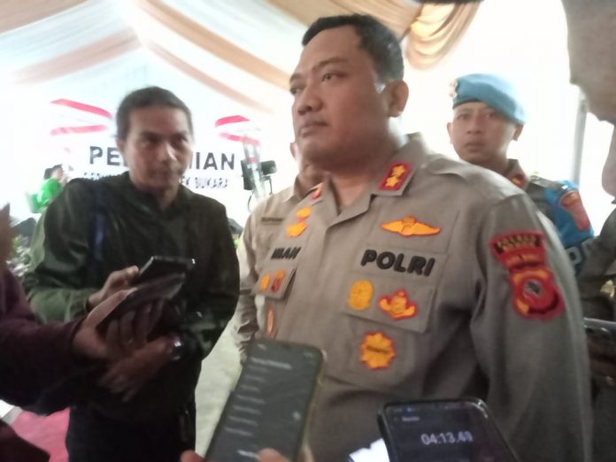 Kapolres Bogor AKBP Iman Imanuddin memberi keterangan soal tawuran pelajar di Puncak