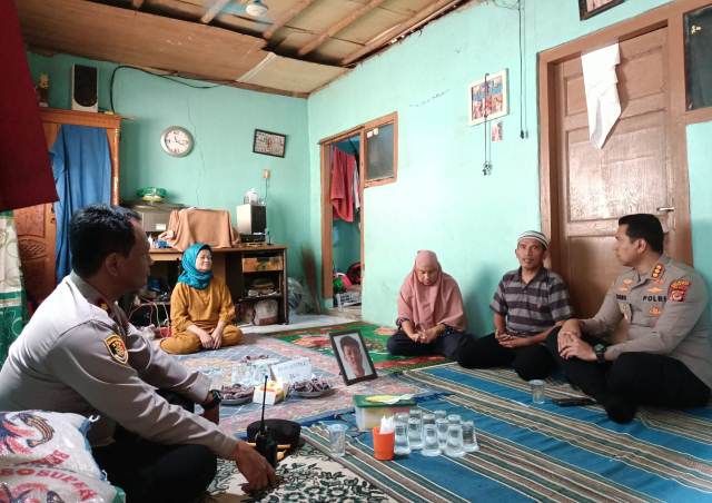 Kapolresta Bogor Kota Sambangi Rumah Keluarga Korban Pembacokan Pelajar