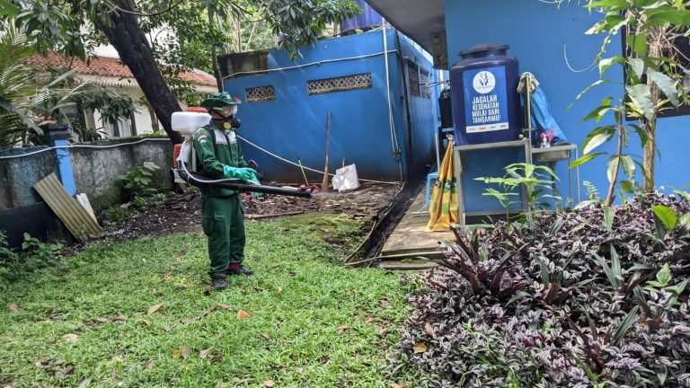 Berantas Nyamuk Demam Berdarah, Pestigo Semprot Masjid-Masjid di Kota Bogor