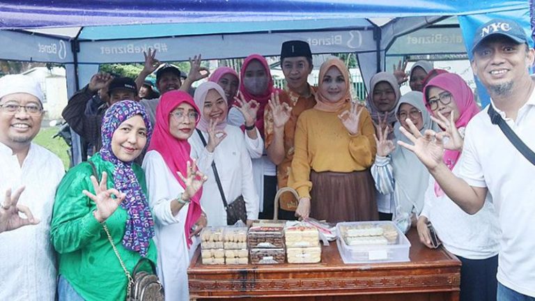 Resmikan Manunggal Food Festival Ramadan 2023, Wakil Wali Kota Bogor Dedie Rachim Borong Takjil