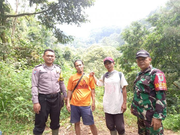 Mayat tinggal tengkorak di kaki Gunung Salak Tamansari