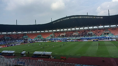 Dibobol Dua Gol, Persib Bandung Takluk Atas Persik Kediri di Stadion Pakansari