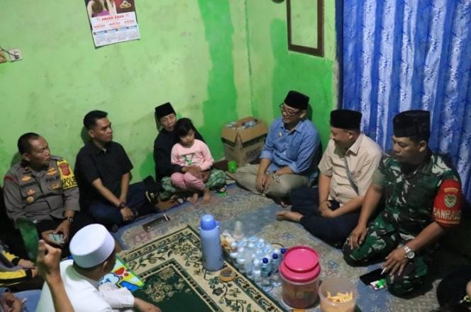 Plt Bupati Bogor Takziah ke Rumah Korban Longsor di Puncak Cisarua