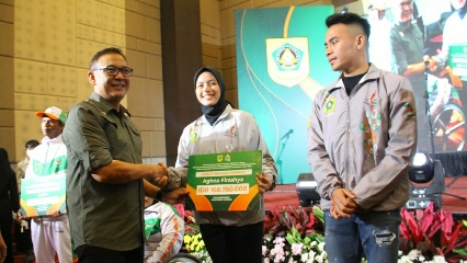 Plt Bupati Bogor Iwan Setiawan Gelontorkan Bonus Atlet dan Pelatih Kabupaten Bogor