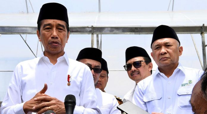 Presiden Jokowi dan MenkopUKM Tetep Masduki - Pre-Financing