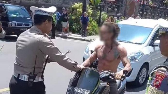 WNA Bali memaki Polisi
