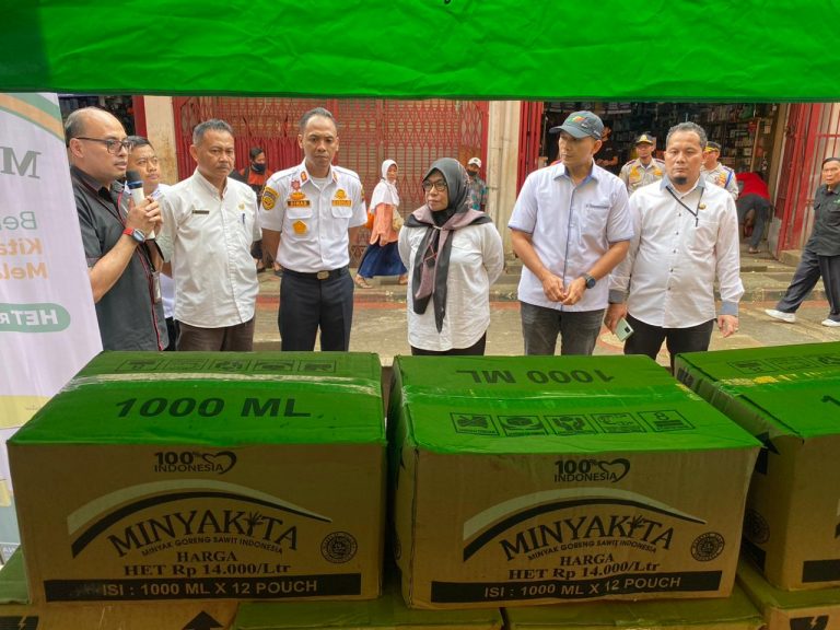 Menekan Tingginya Harga Minyak, PPJ Salurkan Minyakkita ke Pasar Tradisional di Bogor