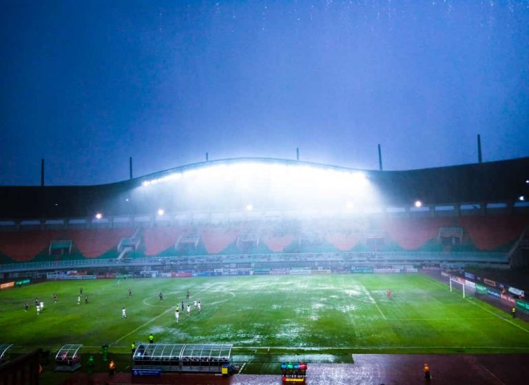 Hujan Lebat Warnai Kekalahan Rans Nusantara FC 1-2 Atas Persita Tangerang