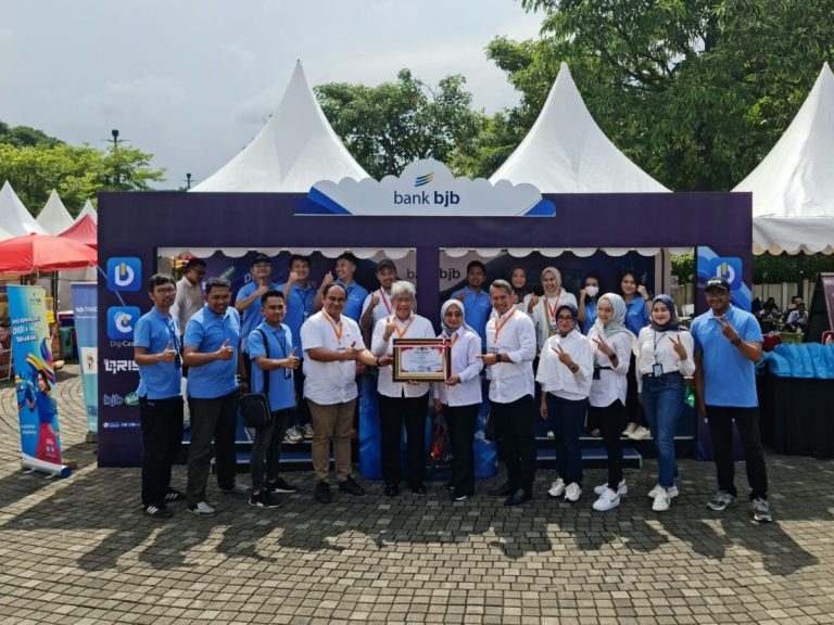 bank bjb Raih Penghargaan Sebagai Bank Peduli Perekonomian Masyarakat Desa di Indonesia