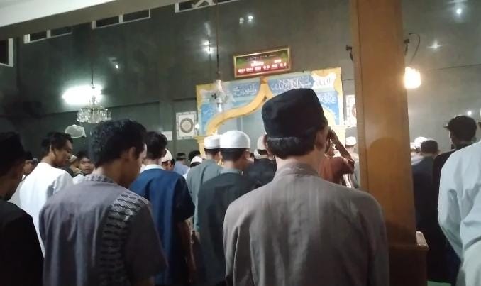 Puluhan Jamaah Ikuti Shalat Tarawih Berjamaah Pertama di Masjid Nurul Huda