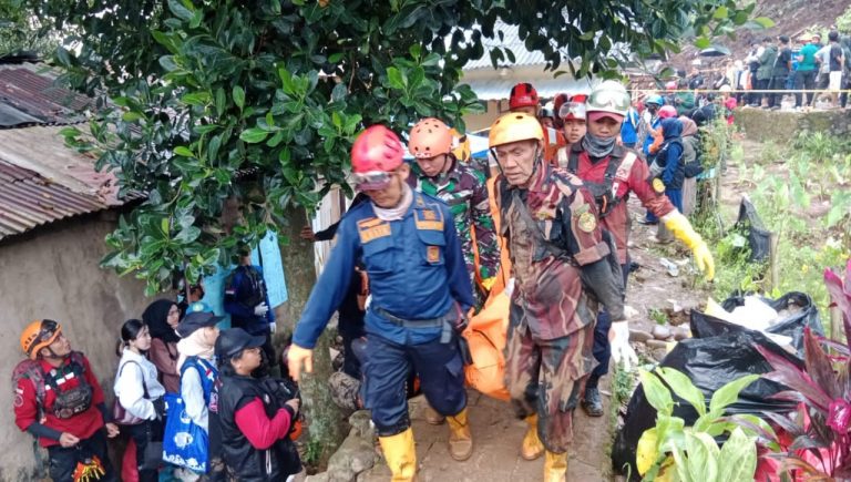 Longsor Empang Bogor: Tinggal Dua Korban Lagi Belum Ditemukan
