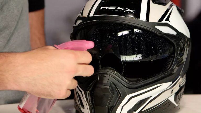 6 Cara Merawat Helm agar Tak Bau Apek