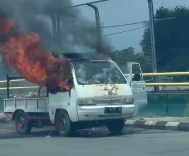 Mobil Pickup Terbakar di Jalan Pandu Raya Kota Bogor, Awas Macet!