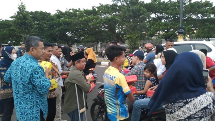 Dispora dan NPCI Kabupaten Bogor membagi-bagi takjil