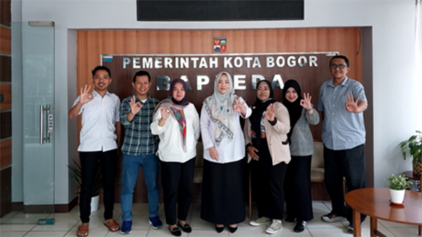 Female Plus Audiensi dengan Bappeda Kota Bogor