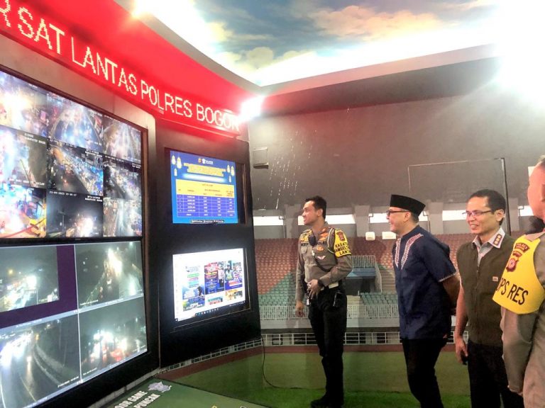 Plt Bupati Bogor Tinjau Pos Pengamanan Lebaran di Simpang Gadog, Puncak