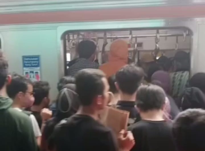 Puluhan Ribu Penumpang Padati Stasiun Bogor, Ini Penjelasan KAI