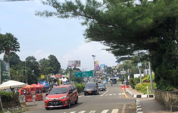 Arus Lalu Lintas di Simpang Gadog Puncak Ramai Lancar, Polisi Terapkan One Way Arah Jakarta