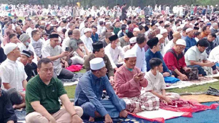 Jamaah Muhammadiyah Kota Bogor Salat Idul Fitri di Lapangan Sempur
