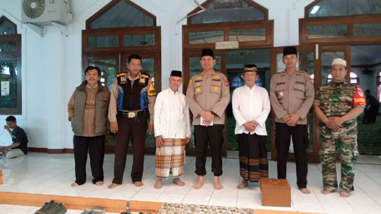 Kapolresta Bogor Kota Melaksanakan Sholat Jumat Keliling di Masjid Miftahul Jannah