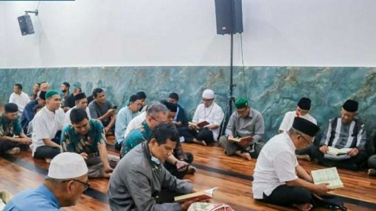 Keluarga Besar UIKA Bogor Gelar Khatam Quran dan Kajian Selama Ramadan 1444H