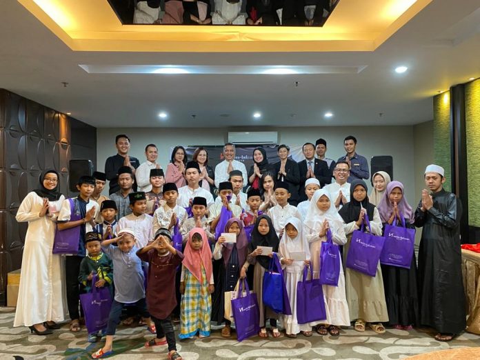 Swiss-Belcourt Bogor berbagi dengan anak yatim