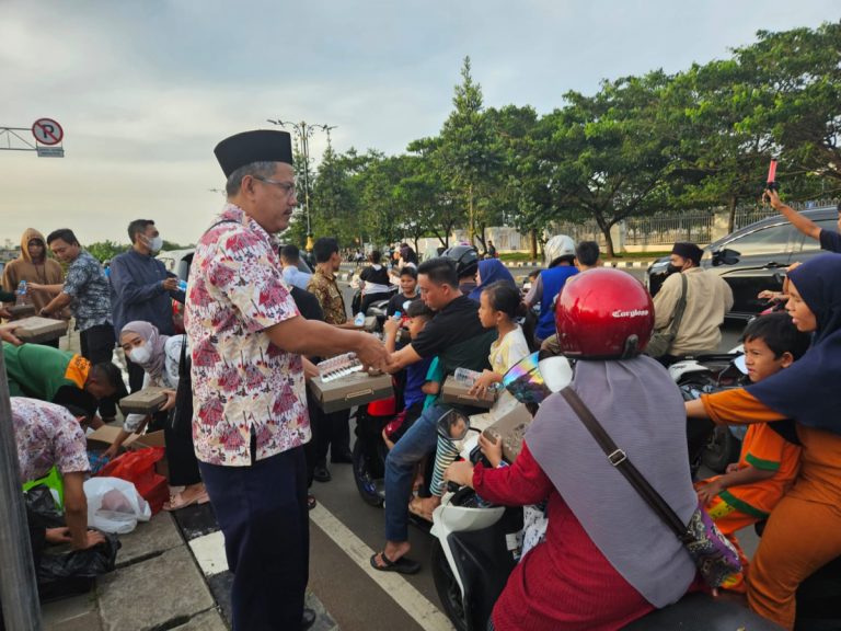 Sinergitas Dispora dan NPCI Kabupaten Bogor, Berbagi Takjil di Pakansari