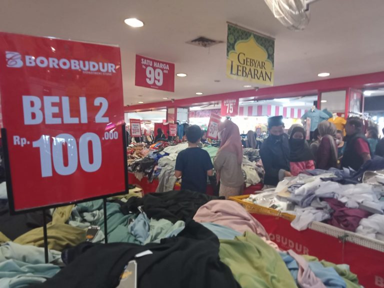 Jelang Hari Raya Idul Fitri 1444H, Pengunjung Padati Cibinong Mall