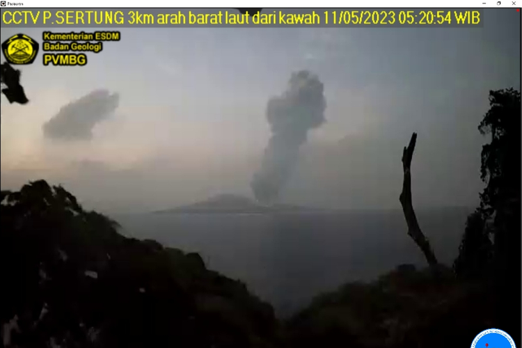 Waspada, Gunung Anak Krakatau Erupsi Pagi Ini