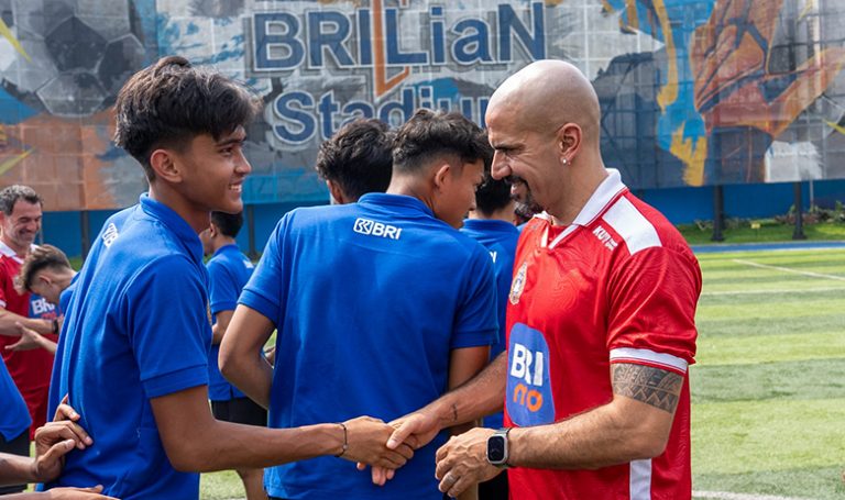 Empat Legenda Sepakbola Dunia Latih Pemain Muda Indonesia