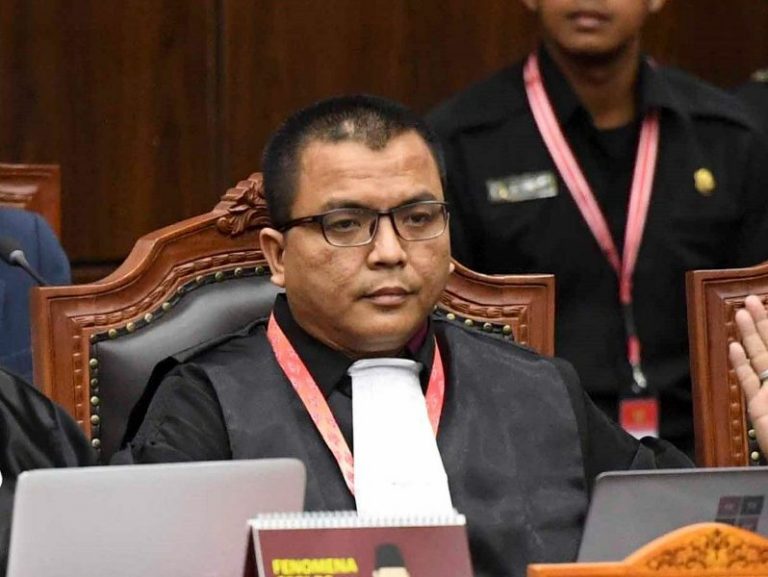 Putusan MK Pemilu Proporsional Tertutup Dibocorkan Denny Indrayana, SBY Beraksi, MD Bikin Intruksi