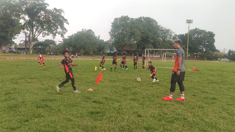 Gunawan Dwi Cahyo Latih Siswa Youth Tiger Soccer School, Ingin Cetak Pemain Profesional