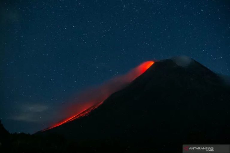 Waspada Gunung Merapi Semburkan 35 Kali Lava Pijar