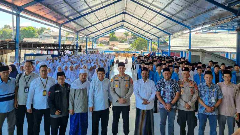 Jum’at Curhat Polresta Bogor Kota Blusukan ke Ponpes Daarul Uluum