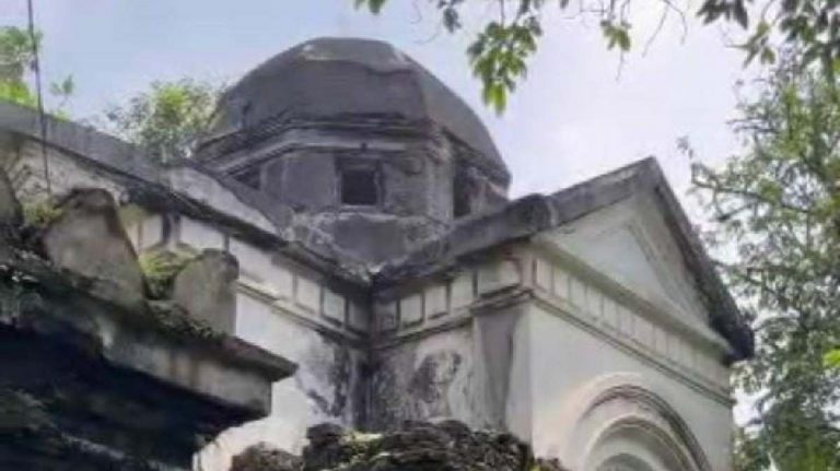 Wisata Sejarah di Bogor: Makam Keluarga Van Motman Orang Terkaya di Bogor yang Mirip Istana