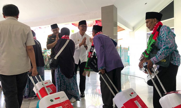 Pemkab Bogor Berangkatkan 472 Jamaah Haji ke Tanah Suci