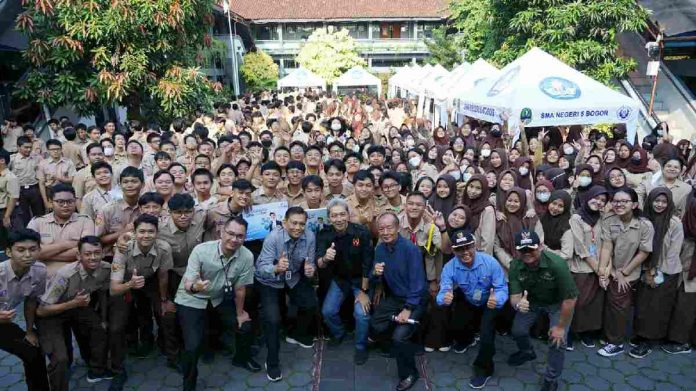 Goes To School di SMAN 5 Kota Bogor: Disdukcapil Sambangi Siswa dengan Antusiasme