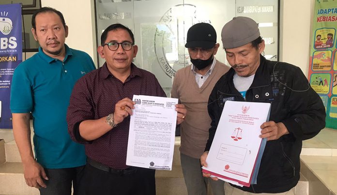 Kuasa hukum PT Prakarya Promosindo Abadi, Ujang Sujai Taujiri mengadukan Kades Karangtengah ke Kejaksaan Negeri Kabupaten Sukabumi