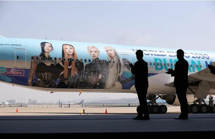 Dukung Busan World Expo Bid 2030, Korean Air Luncurkan Pesawat BLACKPINK