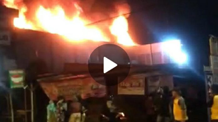 Kebakaran Hebat di Central Dramaga, Bogor: Pertokoan Dilalap Api Menjelang Subuh