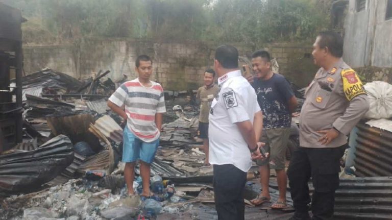Kebakaran di Megamendung Bogor Gudang Rongsokan Ludes
