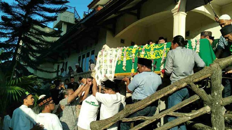 Suasana Haru Iringi Pemakaman Ibunda Rachmat Yasin di Dramaga Bogor