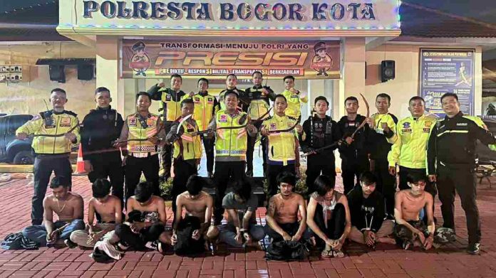 Gagalkan Tawuran di Kota Bogor, Polisi Tangkap 9 Pelaku dan Sita Celurit, Pedang, dan Miras